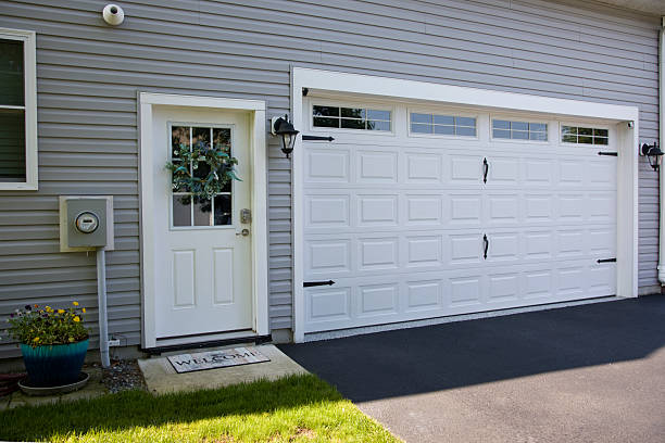 24/7 Emergency Garage Door Panel Replacement experts in Montague County County, TX